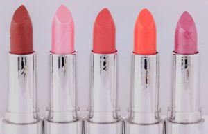 Cosmetics Safety Tips for Expecting Moms