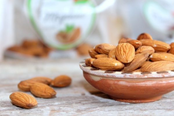 Benefits of soaked almonds