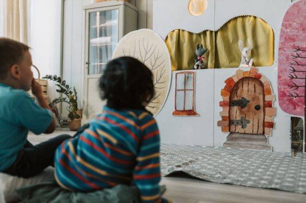 Keeping toddler engaged